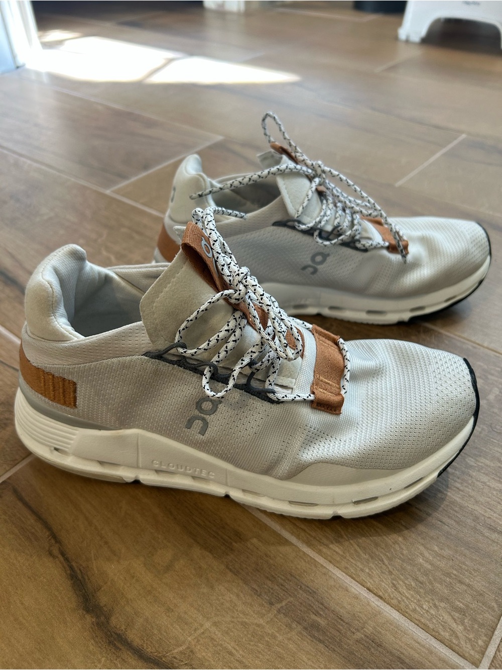 On CloudTec Lightweight Running Shoes in Light Gray with Tan Accents